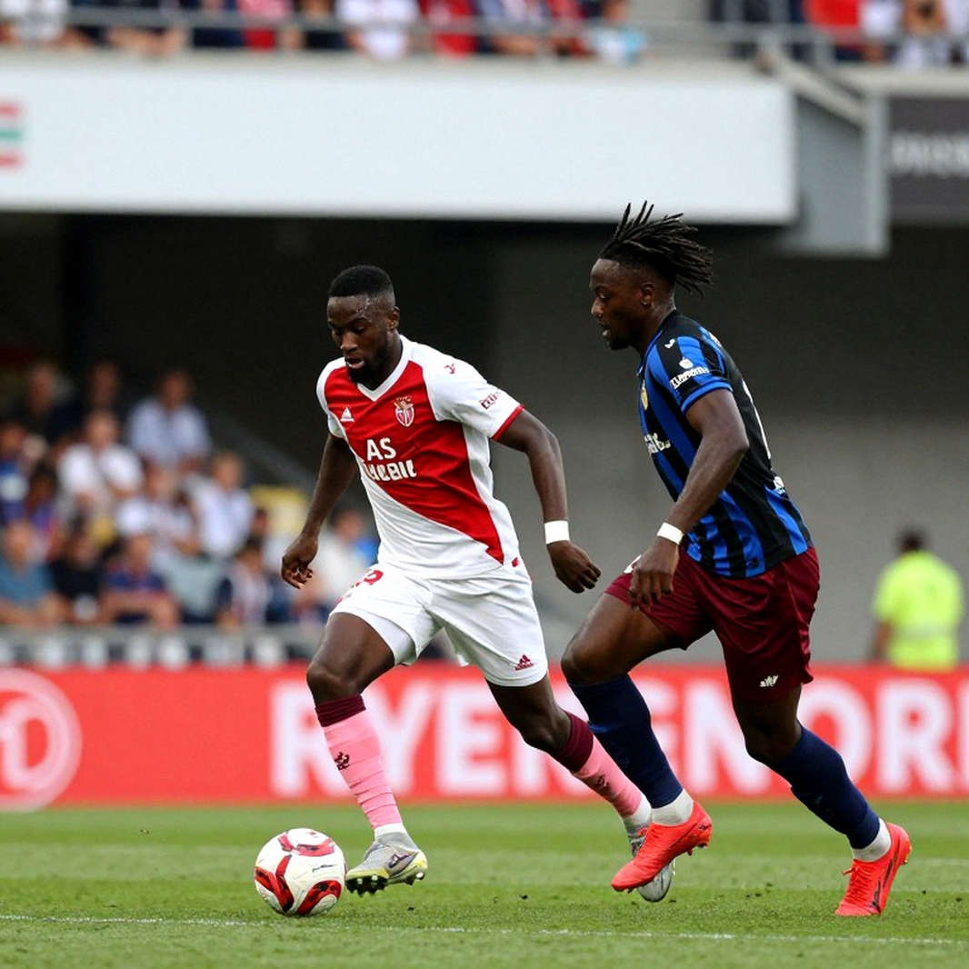Khoảng trống giữa sân: Hà Lan bước vào cuộc đối đầu với Đức mà không có Frenkie de Jong