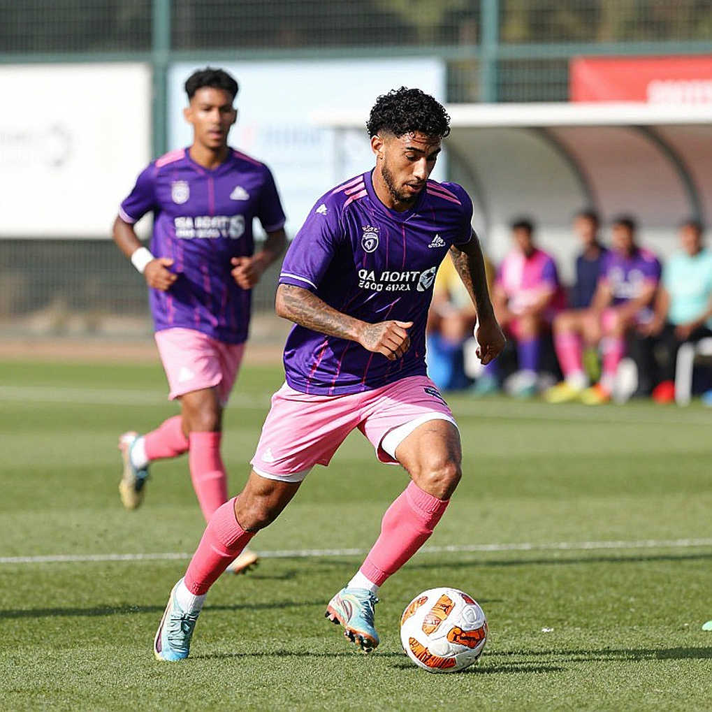 The Goalkeeper Without Numbers: A Transfer Morning in Kanazawa The Goalkeeper Without Numbers: A Transfer Morning in Kanazawa
