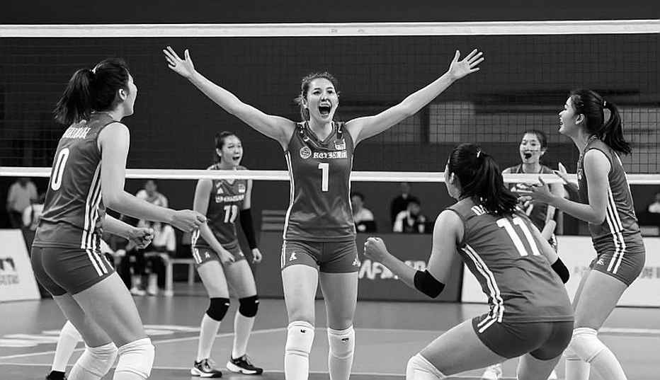 Nebraska thắng Creighton 3-0 và cột mốc 15.405 khán giả: sức mạnh trên sân chỉ là nửa câu chuyện