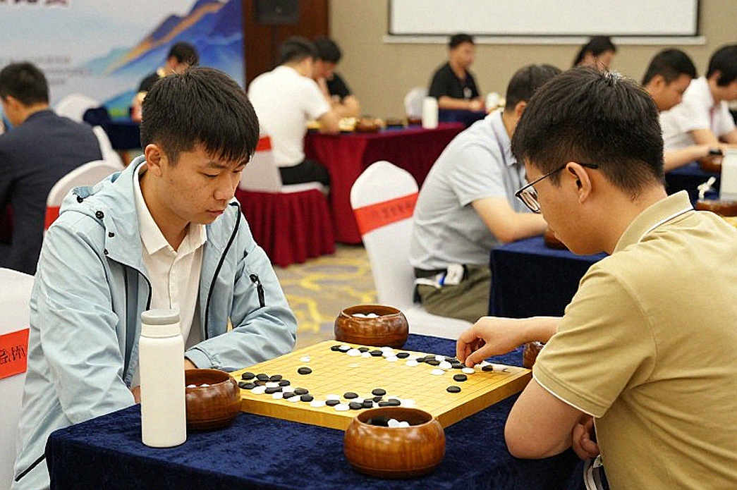 Carlsen: 'AI cho thấy con người không xuất sắc đến thế'