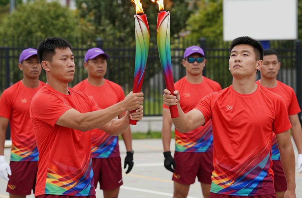 Bảng phân tích trống rỗng: thủ môn phát bóng và những khoản phí không được niêm yết