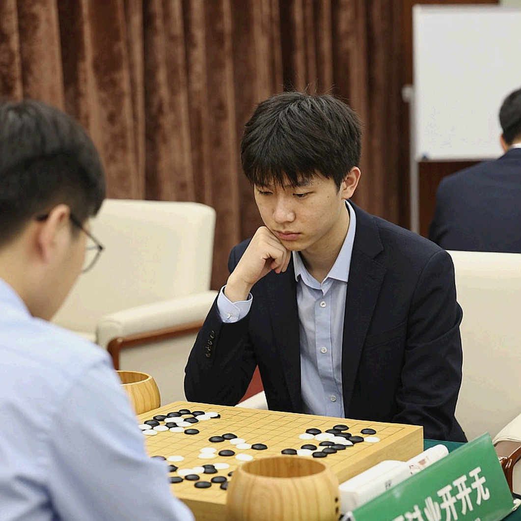 ChessBase Magazine số 225: Một dòng tiêu đề về Carlsen, một thân bài về Prague 2026 ChessBase Magazine số 225: Một dòng tiêu đề về Carlsen, một thân bài về Prague 2026