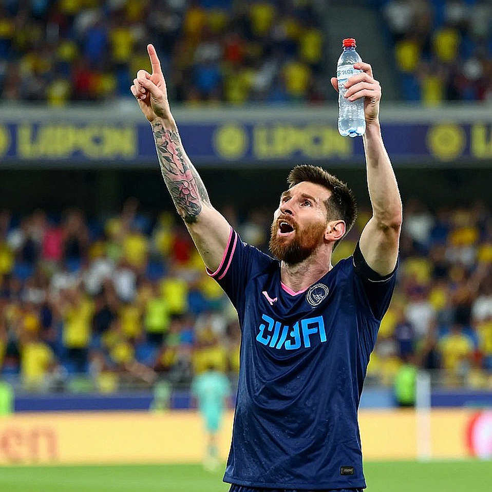 The Transfer Window: When the Noise Drowns Out the True Rhythm of the Dressing Room The Transfer Window: When the Noise Drowns Out the True Rhythm of the Dressing Room