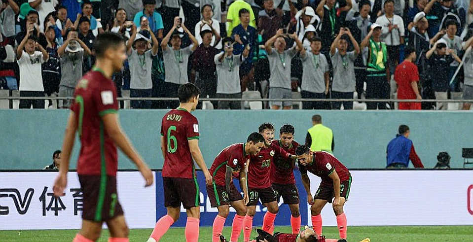 Đình Bắc phá cơn khát, Công An Hà Nội đánh rơi hai điểm trước Thanh Hóa Đình Bắc phá cơn khát, Công An Hà Nội đánh rơi hai điểm trước Thanh Hóa