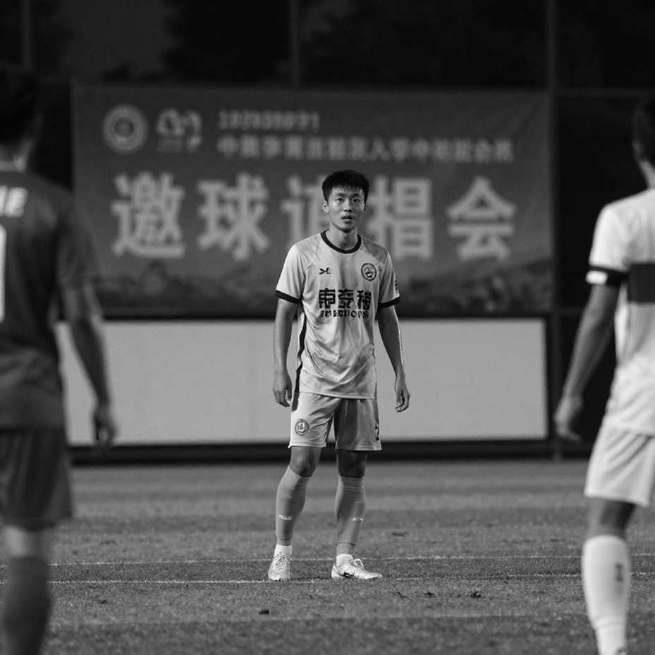 Vụ Luis Chávez thất bại: Khi América 'sắp xong mọi thứ' nhưng không thể chuyển một đồng đến Moscow