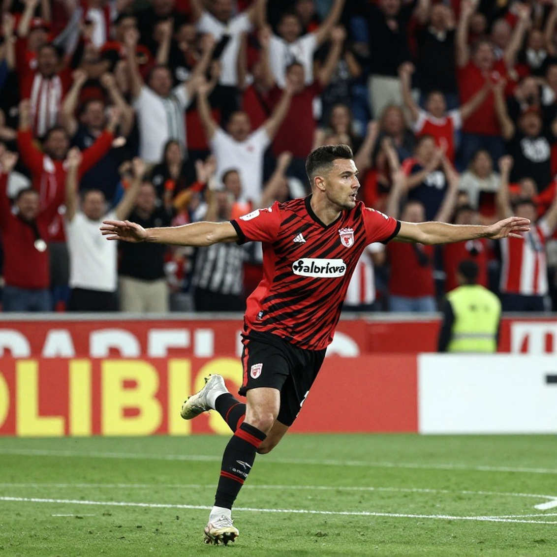 Pumas và 105 phút mười người: thẻ đỏ phút đầu, cáo buộc trọng tài và bài kiểm tra mang tên Tigres
