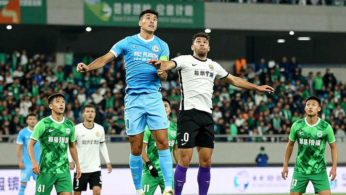 CA TP.HCM 1-0 Viettel: 15 phút chơi thiếu người, ba lần VAR và bài học thu tay trong vòng cấm