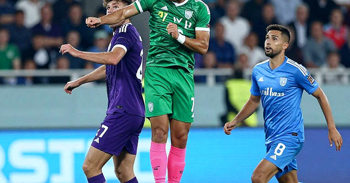 Hình học sân cỏ tại Bandung: Hai khuôn mặt của Persib và canh bạc chuẩn bị của Viettel
