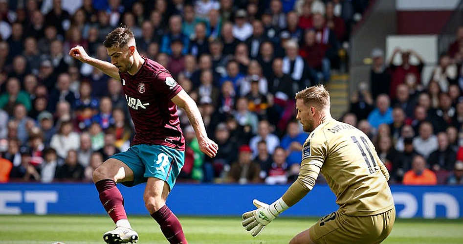 Phút thứ 6 ở Anfield: Brighton mất Kadioglu, Liverpool ghi hai bàn trong 21 phút Phút thứ 6 ở Anfield: Brighton mất Kadioglu, Liverpool ghi hai bàn trong 21 phút