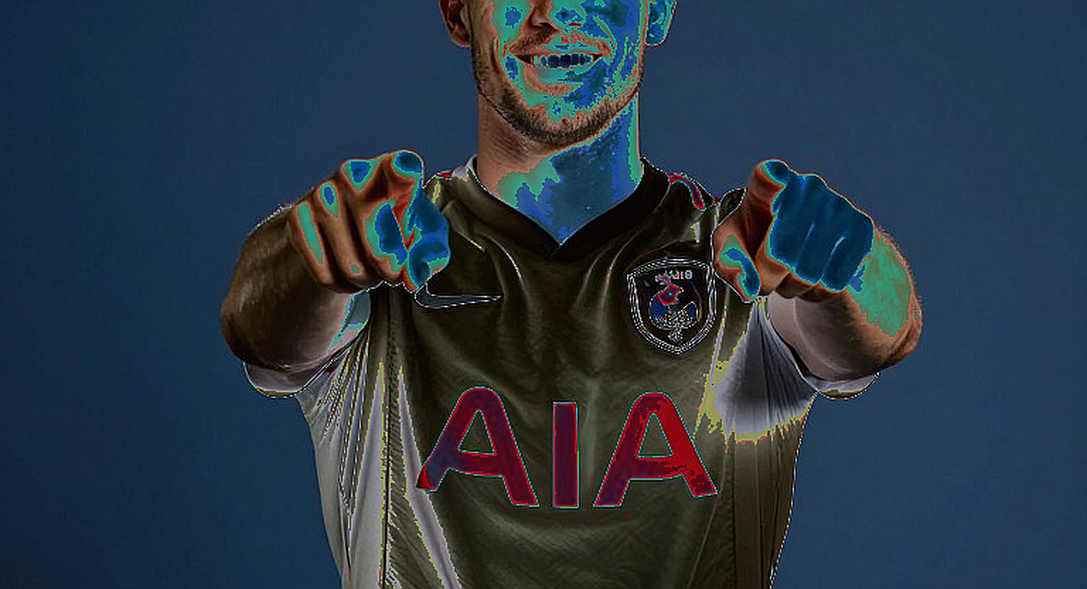 Đường truyền mỏng của bóng đá Việt Nam: từ phòng thay đồ V.League tới danh sách đội tuyển