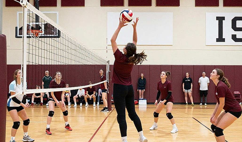 Ba mươi năm danh hiệu MOP của bóng chuyền nữ NCAA: vị trí nào được vinh danh, và đường ống bãi biển không ai để ý