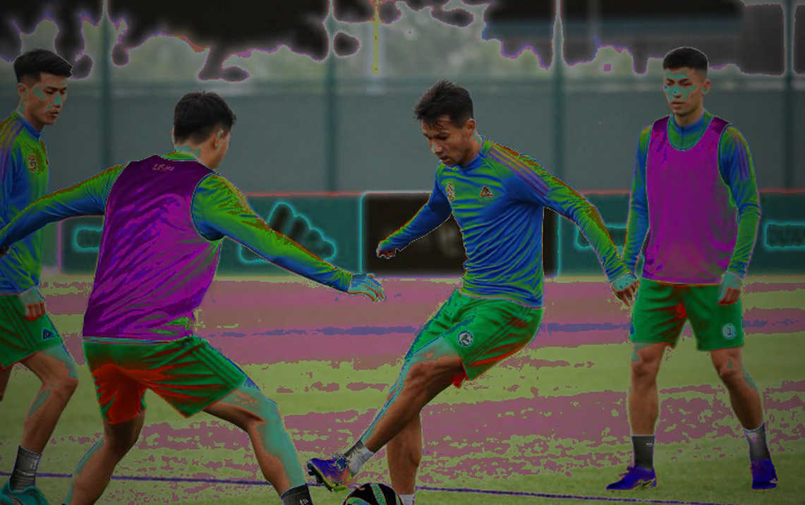 Figo sẽ phải sang cánh trái: cánh phải của Barcelona bị chiếm hai lần
