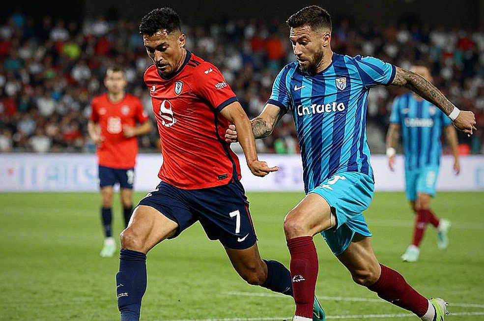 Figo sẽ phải sang cánh trái: cánh phải của Barcelona bị chiếm hai lần