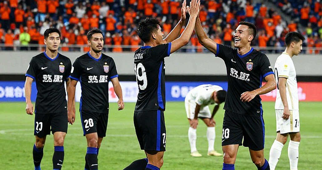 Khi hành lang im lặng: Nghệ thuật đọc khoảng trống của thị trường chuyển nhượng