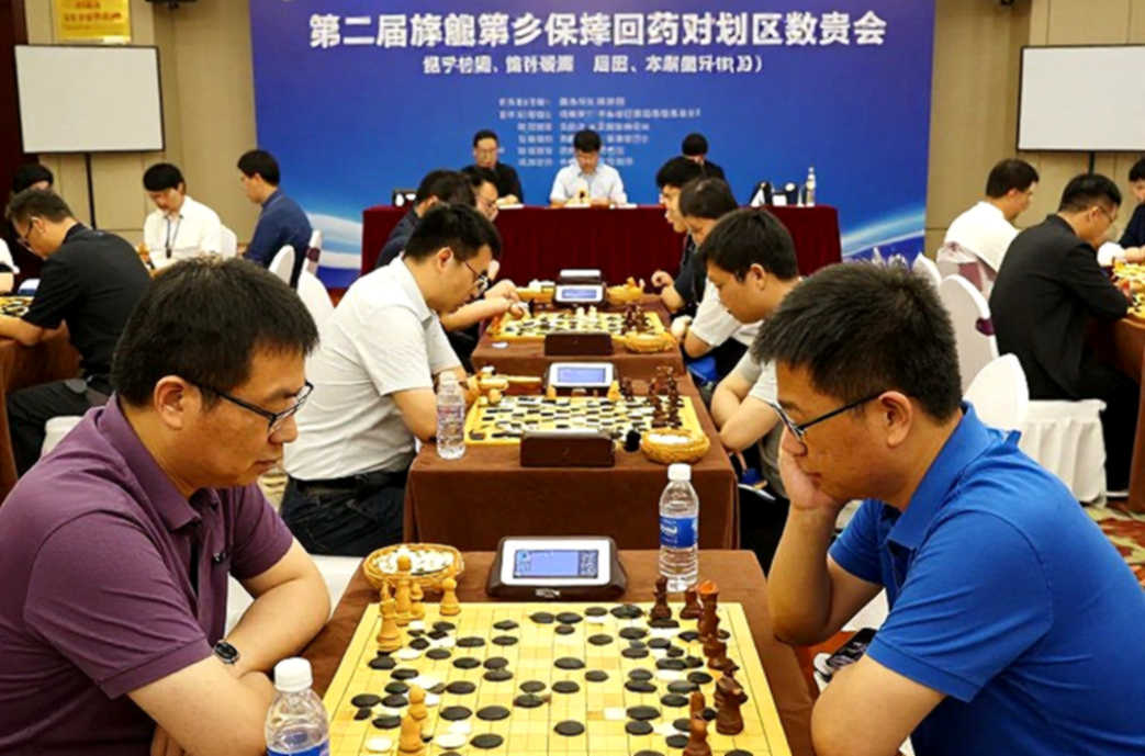 Giải Vô địch Cờ vua Hoa Kỳ: Awonder Liang hạ Hans Niemann ở vòng mở màn và khoảng cách giữa dòng tít với bàn cờ