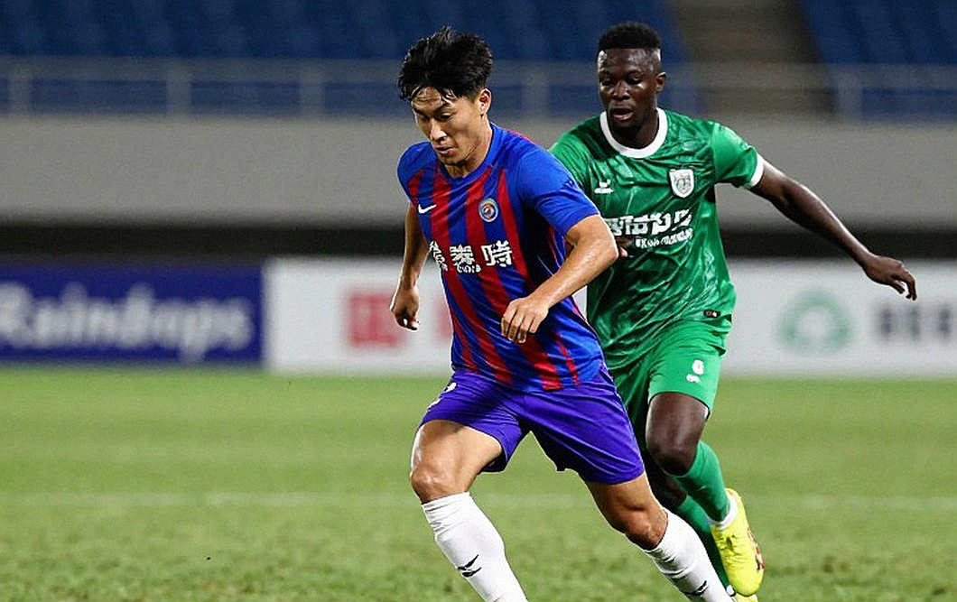 V.League và nhịp pressing bị đánh cắp: điều gì thật sự diễn ra bên dưới bảng xếp hạng