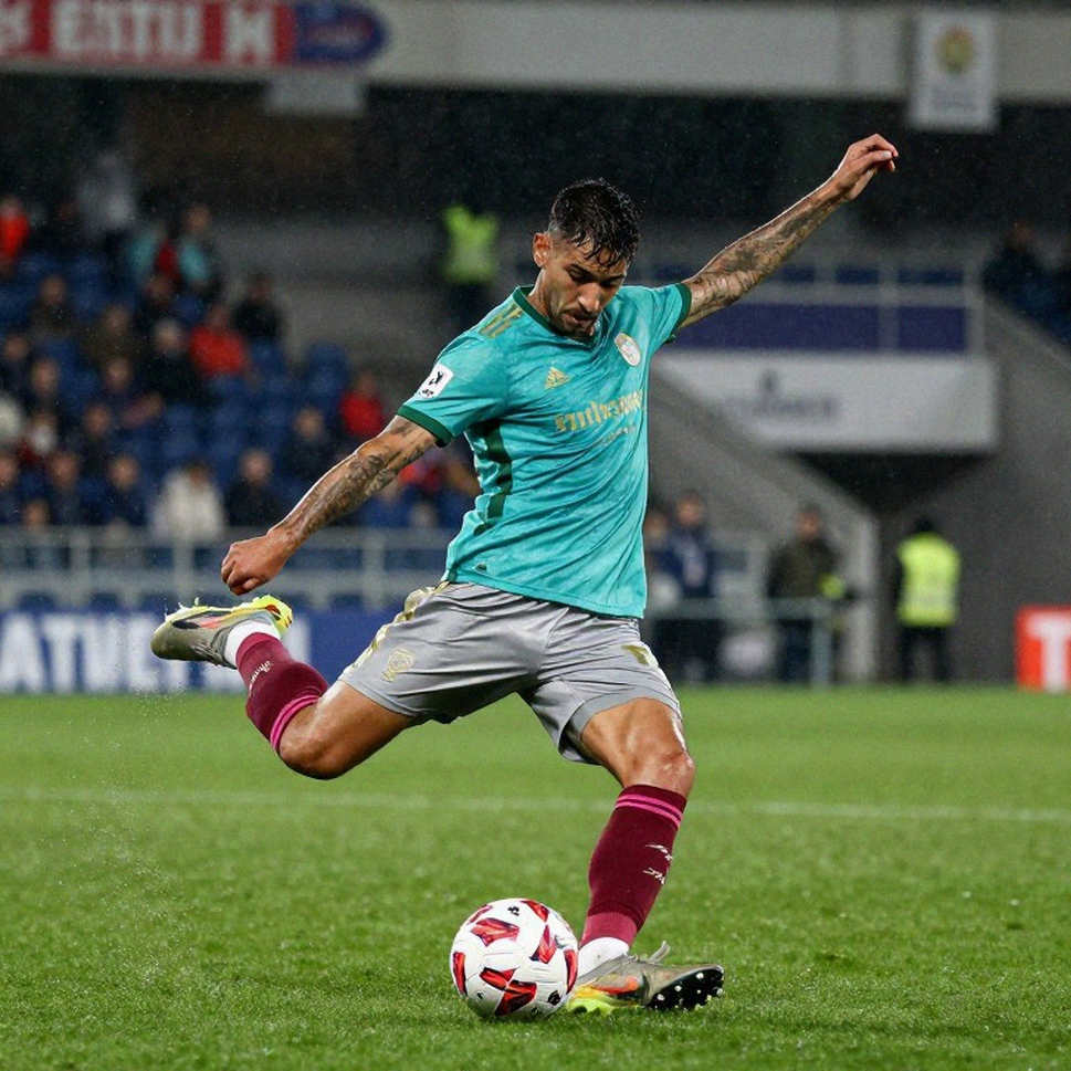 Maeda Daizen ghi bàn đầu tiên tại Premier League: đường ống Nhật Bản và cái giá của một bàn thắng đơn lẻ