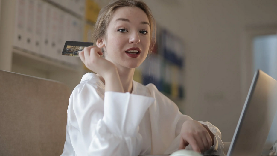 woman holding credit card